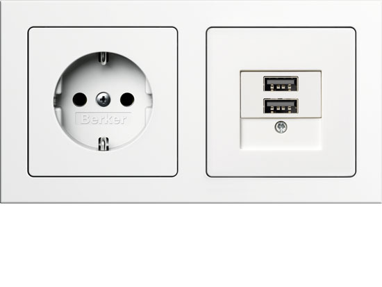 Design Berker Q.3 2fach Rahmen polarweiß mit den beiden Einsätzen Schuko-Steckdose links und einer USB Ladesteckdose 230 V, 3 A rechts.
